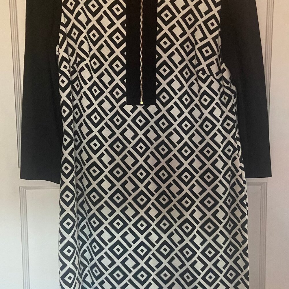 NWT Tahari Black & White geometric print shift dress w/long sleeves - Size 8